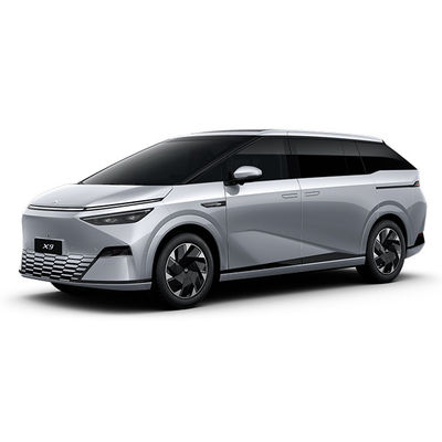 Un buon prezzo. Vivi il futuro dei trasporti con Xpeng X9 End MPV prestazioni e tecnologia senza pari in linea