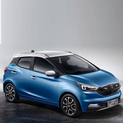 Un buon prezzo. 2023 Energy JMC EV3 Electric Car Sedan Bianco/Azzurro Max Potenza 36KW Velocità rapida 100km/h Ideale per la guida in città in linea