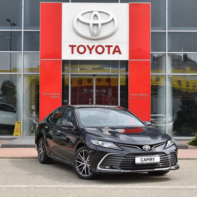 Un buon prezzo. 2023 To-yota C-amry Hybrid Sedan con full speed Adaptive Cruise e tetto solare elettrico in linea