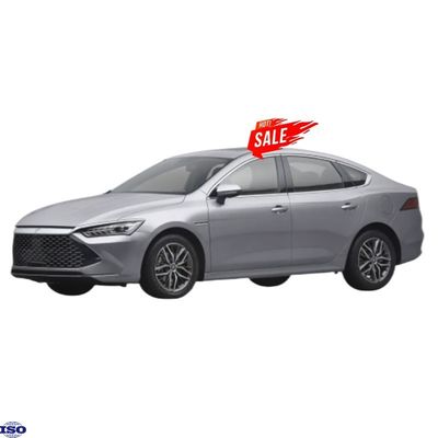 Un buon prezzo. 2023 500km di lusso Transmissione a velocità singola 4 porte 5 sedili berlina auto elettrica QIN PLUS 500KM versione di lusso Girare a sinistra in linea