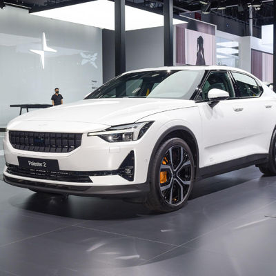 Un buon prezzo. Polestar 2 300 kW Motore Potenza Limousine elettrica con lunga autonomia 450 km e doppio motore AWD in linea