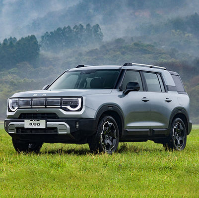 Un buon prezzo. 2024 Pechino Bj30 4X4 Gran SUV 5 porte 5 posti Veicolo grande SUV fuoristrada Benzina Auto usate con sospensione posteriore Multi-link in linea
