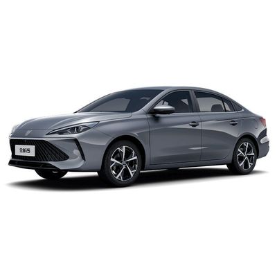 Un buon prezzo. 2024 ROEWE i5 Sedan 1.5L CVT Turbo Motore sterzo sinistro Euro VI Standard di emissioni entro 2500-3000 mm di passo in linea